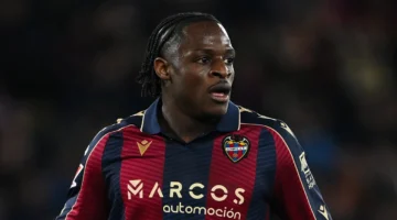 بديل ليفاندوفسكي المحتمل.. برشلونة يحسم موقفه من التعاقد مع مهاجم ليفانتي أليكس غارسيا